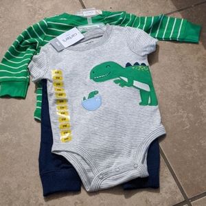🍀Carter's 3 piece set Size 6M NWT